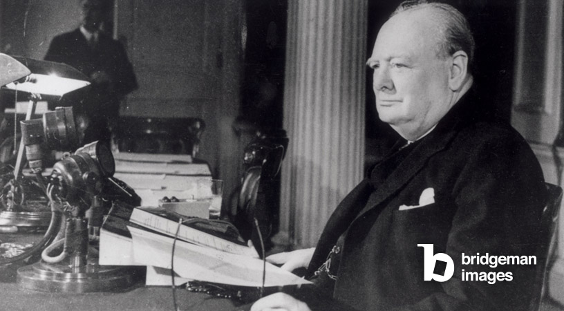 Winston Churchill (1874-1965) lors de son discours du 8 mai 1945