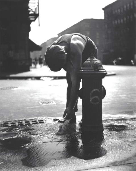 Hydrant, New York 1947 / Photo © Fred Stein / Bridgeman Images