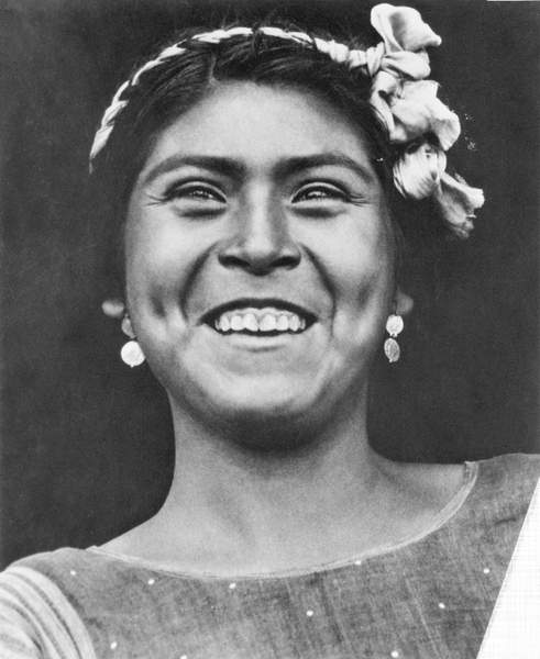 foto di Donna di Tehuantepec, Messico, 1929 (foto b/n), Tina Modotti, (1896-1942) / © Galerie Bilderwelt / Bridgeman Images