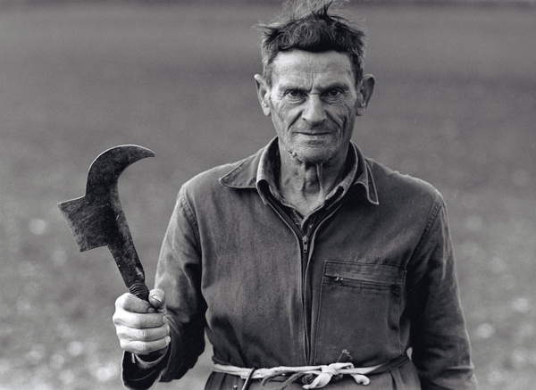 Portrait of a peasant, a sickle in hand, Sansepolcro, Tuscany, Italy 2002 Photography / © Mario Dondero / Bridgeman Images