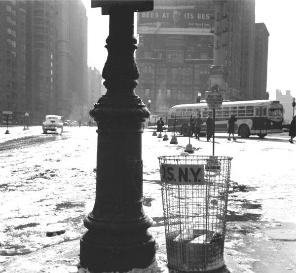  Intersection, New York 1948 / Photo © Fred Stein / Bridgeman Images