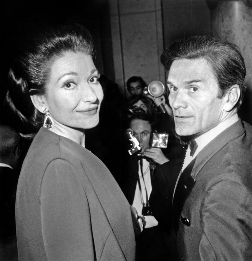 Il soprano Maria Callas con il regista Pier Paolo Pasolini arrivano all'Opera di Parigi per il gala del film Medea il 29 gennaio 1970 / Foto © AGIP / Bridgeman Images